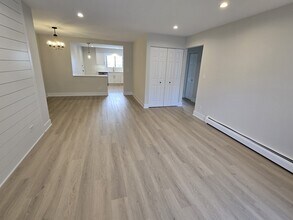 10403 Dearlove Rd, Unit 4 in Glenview, IL - Building Photo - Building Photo