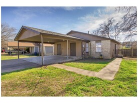 5701 Spring Meadow Rd in Austin, TX - Building Photo