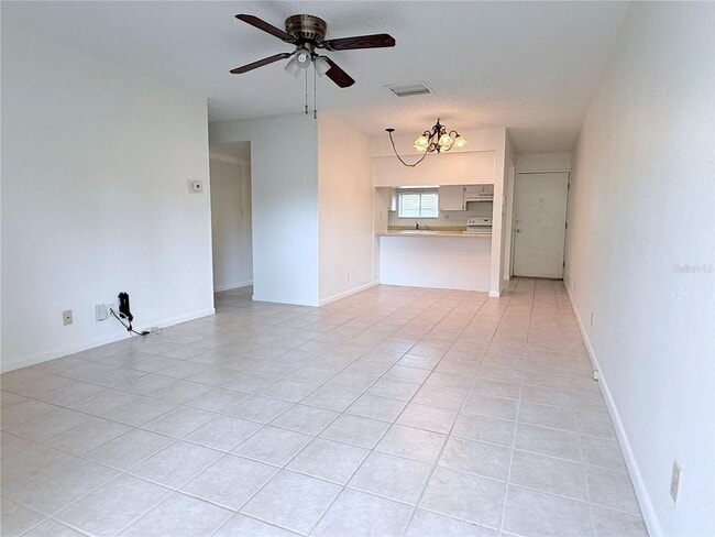 8608 Lake Isle Dr in Temple Terrace, FL - Building Photo - Building Photo