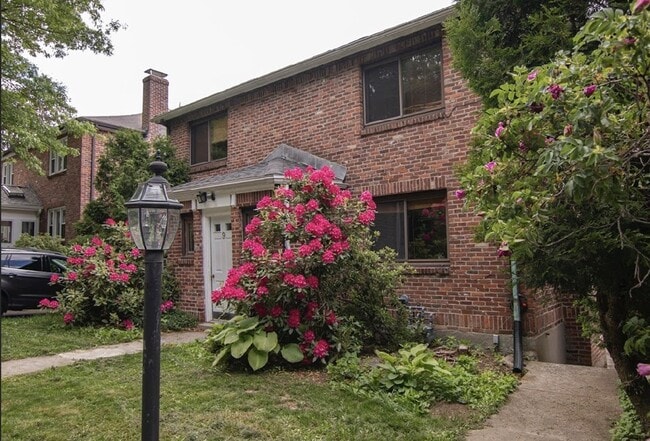 property at 9 Reservoir Rd