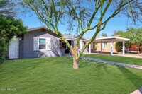 2230 E Clarendon Ave in Phoenix, AZ - Building Photo - Building Photo