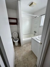 4404 Forrest Rd, Unit 2 in Anchorage, AK - Foto de edificio - Building Photo