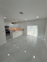 11128 W 32nd Ln, Unit 0 in Hialeah, FL - Building Photo - Building Photo