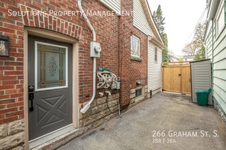 266 Graham Ave S in Hamilton, ON - Building Photo - Building Photo