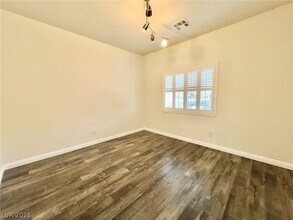 5014 Tunnel Falls Dr in Las Vegas, NV - Building Photo - Building Photo