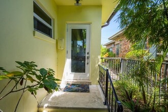 632 N Lakeside Dr in Lake Worth Beach, FL - Building Photo - Building Photo