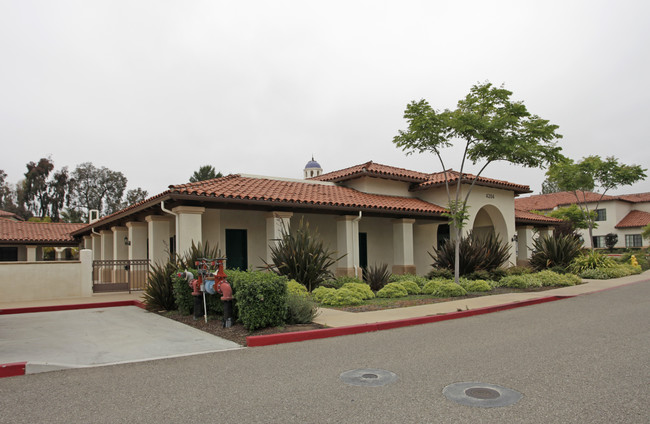 Villa Caridad in Santa Barbara, CA - Foto de edificio - Building Photo