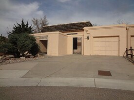 3220 La Ronda Pl NE in Albuquerque, NM - Building Photo