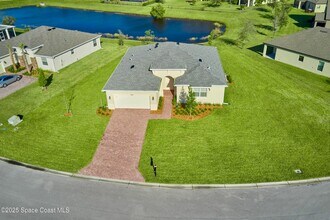 5940 Manzanita Way in Vero Beach, FL - Foto de edificio - Building Photo