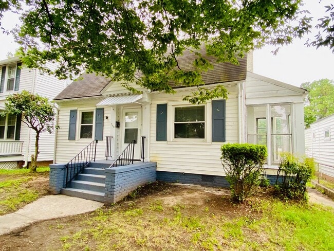 property at 703 N 32nd St