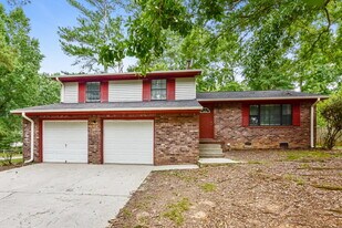 6682 Cameron Rd in Morrow, GA - Building Photo