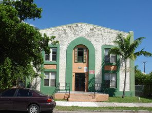 215 NE 33rd St in Miami, FL - Foto de edificio - Building Photo