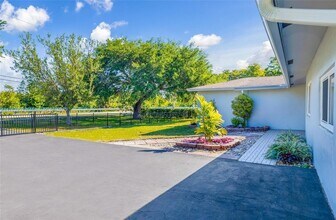 13390 SW 26th St in Davie, FL - Building Photo - Building Photo