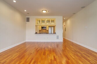 303 Grand St in Jersey City, NJ - Building Photo - Building Photo