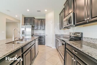 9825 Ivory Dr in Ruskin, FL - Building Photo - Building Photo
