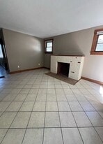 20 E 15th Ave in Hutchinson, KS - Building Photo