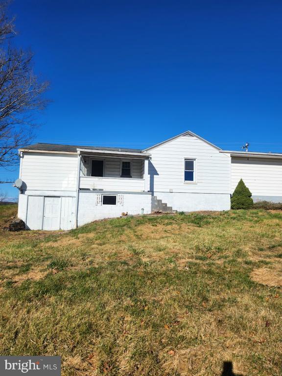 649 E Graceville Rd in Breezewood, PA - Building Photo - Building Photo