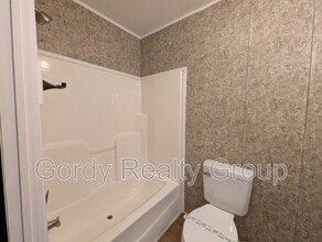 6948 Illinois St in Grand Ridge, FL - Building Photo - Building Photo