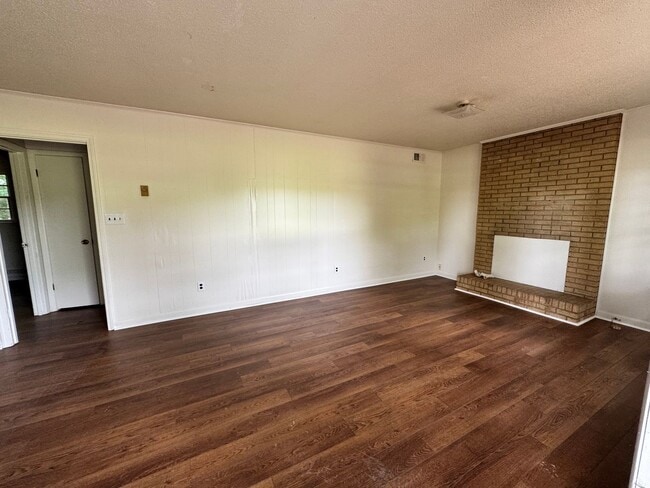6040 Deep Green Dr in Shelby, NC - Building Photo - Building Photo