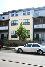 The Estuary in Oakland, CA - Foto de edificio - Building Photo