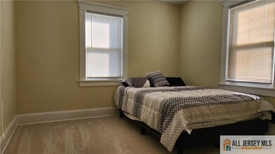307 Poll Pl in Edison, NJ - Building Photo - Building Photo