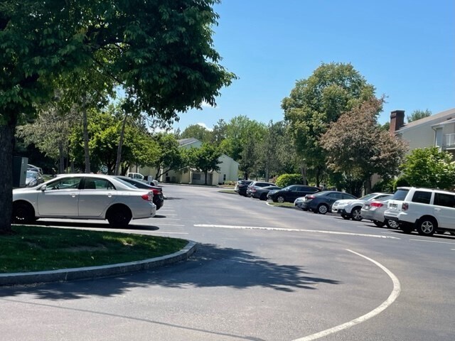 10 Walden Dr in Natick, MA - Foto de edificio - Building Photo