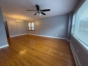 2929 N Kolmar Ave, Unit 1 in Chicago, IL - Foto de edificio - Building Photo