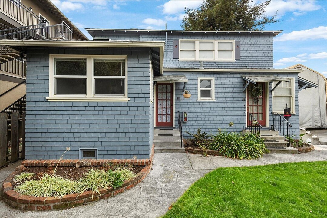 2148 Santa Clara Ave in Alameda, CA - Building Photo