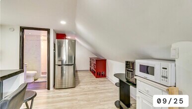 1724 W Main St in Stroudsburg, PA - Foto de edificio - Building Photo