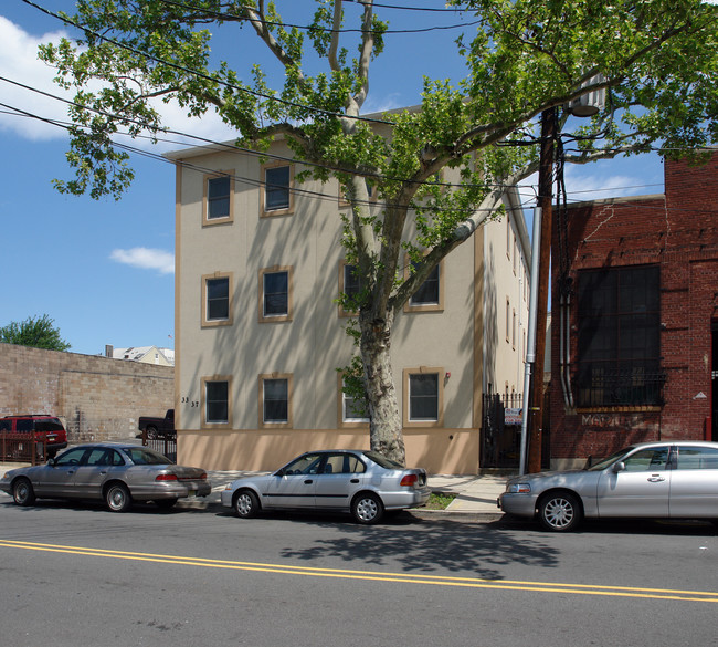 33-37 New York Ave in Newark, NJ - Foto de edificio - Building Photo