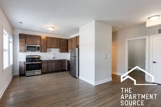 3405 W Fullerton Ave, Unit 3D in Chicago, IL - Foto de edificio - Building Photo