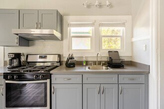 731 S Marengo Ave in Pasadena, CA - Building Photo - Building Photo