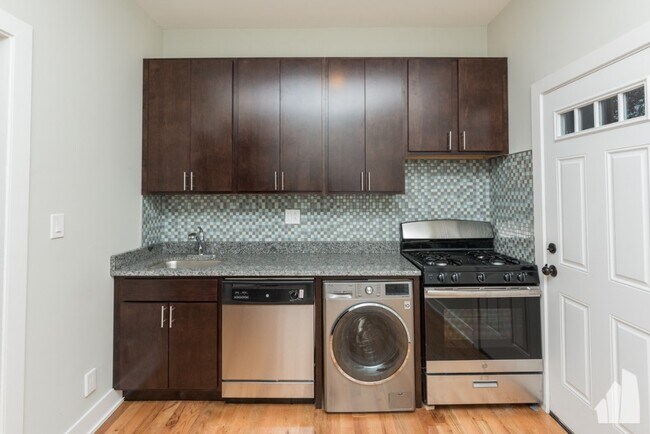 627 W Oakdale Ave, Unit 4, Unit 4