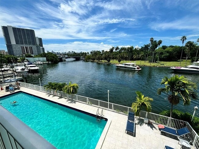 property at 1740 NW N River Dr