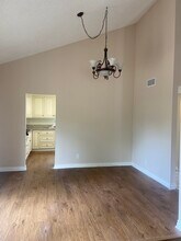 21320 Stanwell St in Chatsworth, CA - Foto de edificio - Building Photo