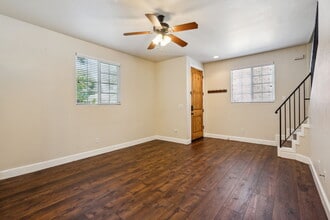 3004 Portola Way in Sacramento, CA - Building Photo - Building Photo