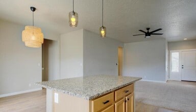 5587 W Song Sparrow St in Garden City, ID - Building Photo - Building Photo