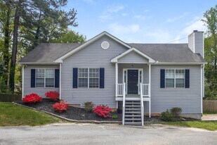 2840 Ivanhoe Ln in Smyrna, GA - Building Photo