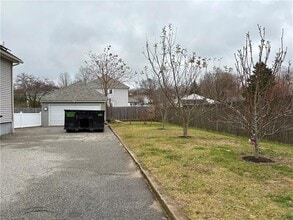 23 Knight St in West Warwick, RI - Foto de edificio - Building Photo