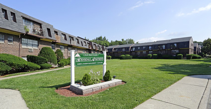 Brookdale Apartments in Hackensack, NJ - Foto de edificio - Building Photo