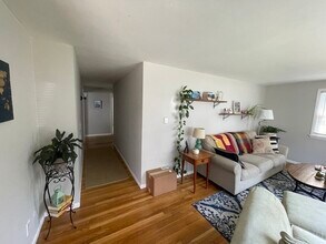 83 Brayton Rd, Unit 1 in Boston, MA - Building Photo - Building Photo