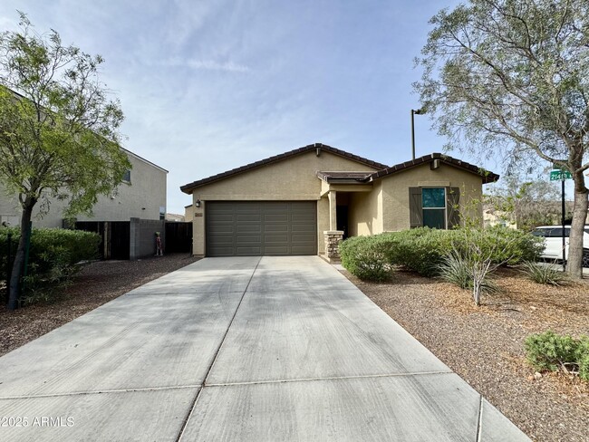 21415 W Holly St in Buckeye, AZ - Foto de edificio - Building Photo