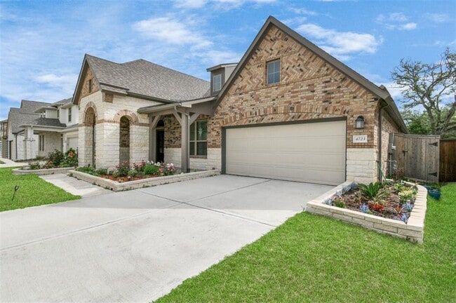 property at 4723 Great Acre Ln