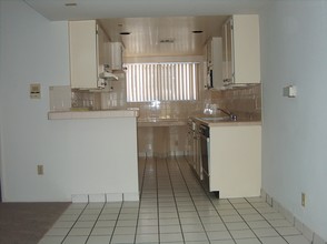 14630-14634 Gault St in Van Nuys, CA - Building Photo - Interior Photo