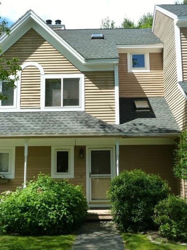 property at 16 Hillcrest W