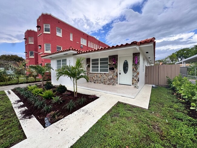 1781 SW 13th St in Miami, FL - Foto de edificio - Building Photo