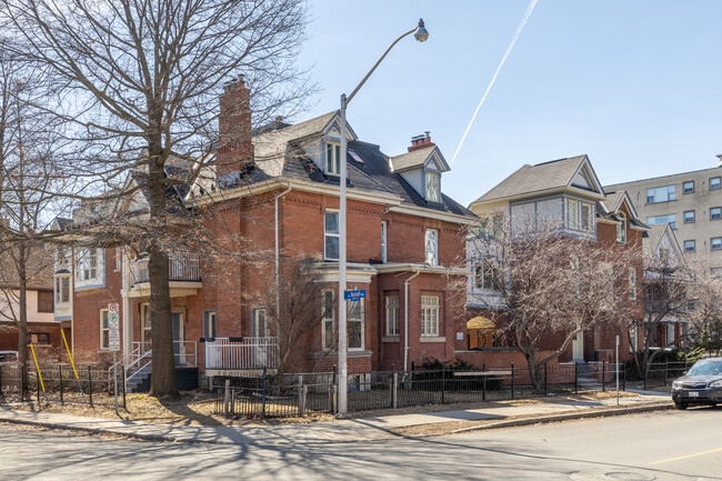 292 Laurier Av E