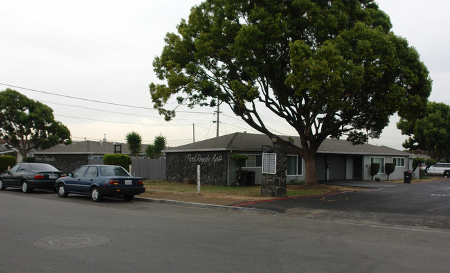 20962-20986 Royal Ave in Hayward, CA - Foto de edificio - Building Photo