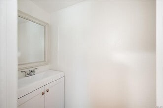 7727 Vía Napoli in Burbank, CA - Building Photo - Building Photo