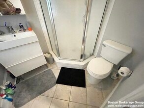 8 Taft St, Unit 2 in Boston, MA - Building Photo - Building Photo